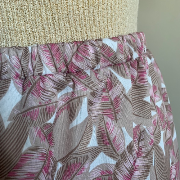 Pleated Pink and Beige Palm Skirt - Picture 2 of 3